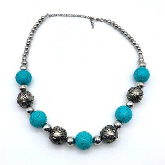 Howlite and silver tone necklace with extender - Picture 1 of 4